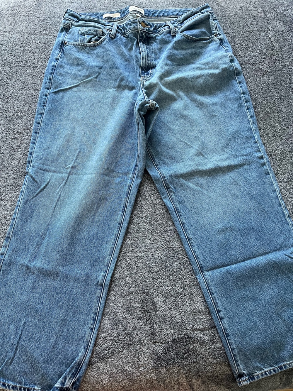 Universal Thread Women's Light Blue Straight-Leg Jeans